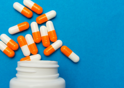 médicament encapsulé gélules oranges et blanches